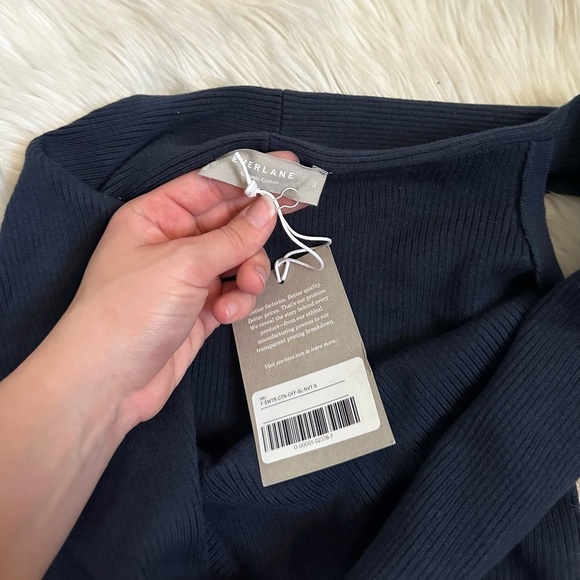 EVERLANE Ribbed Cotton Off The Shoulder Top In Navy Blue - Picture 5 of 5